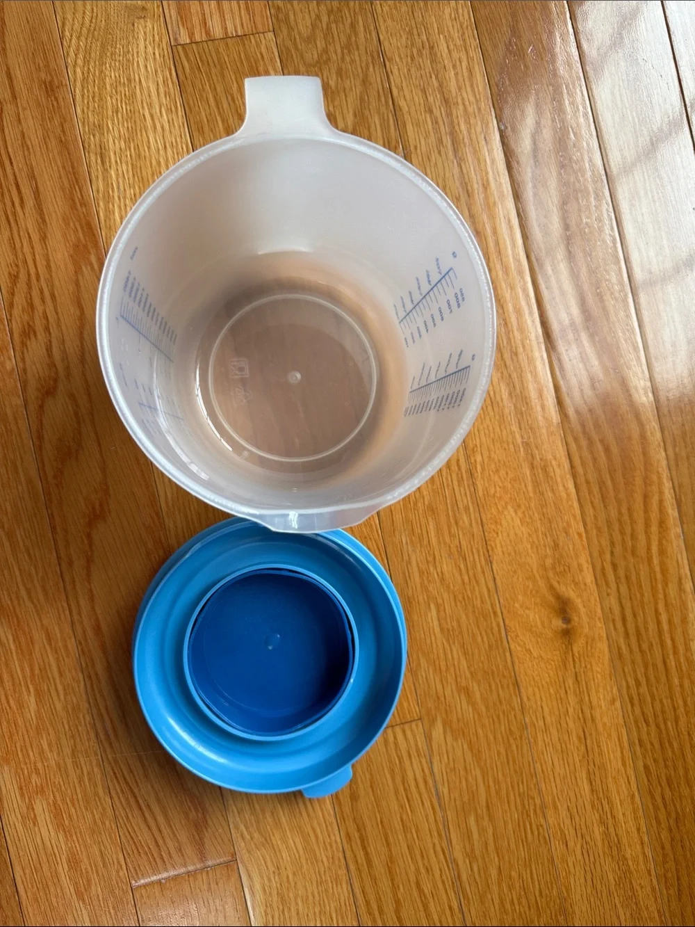 Vintage Plastic Measuring Pitcher with Blue Lid Graduated Mixing Pitcher Retro